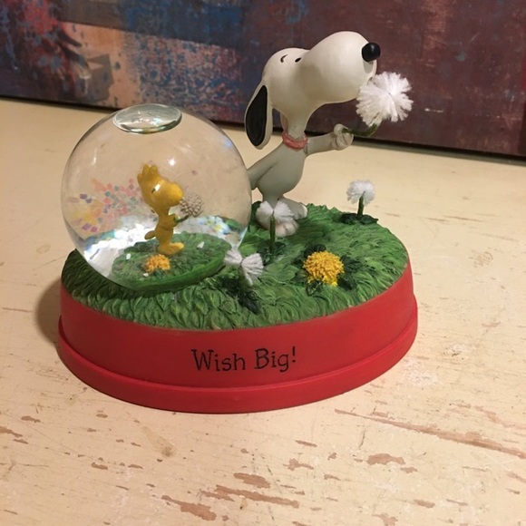 2012 Hallmark Peanuts Gallery Snoopy Figurine " Wish Big ! " - Picture 2 of 10